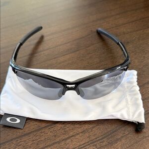 Oakley Sleek Black Sunglasses with White Pouch
